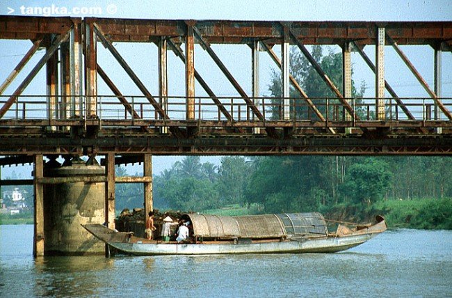 HUÊ- Pont de Trang Tien