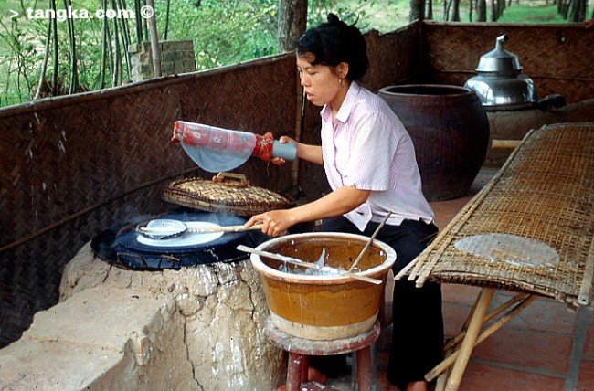 Fabrication de galettes de riz, Vietnam
