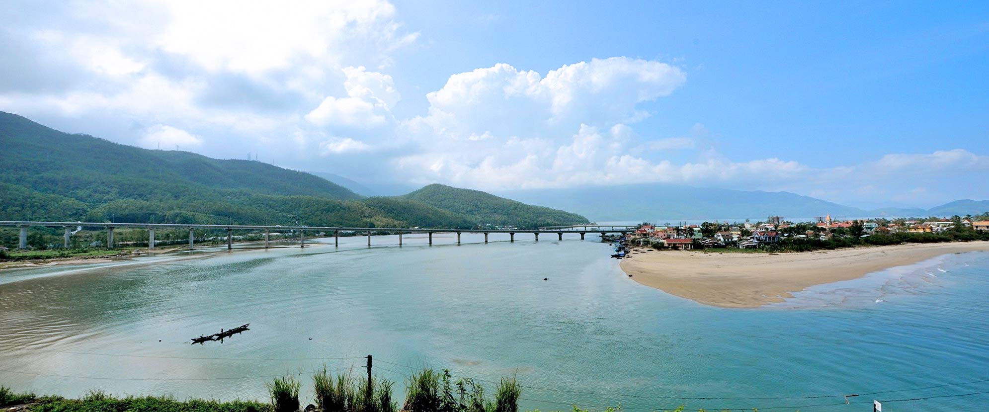 Hué, pont ferroviaire – Vietnam Hué, pont ferroviaire - Vietnam
