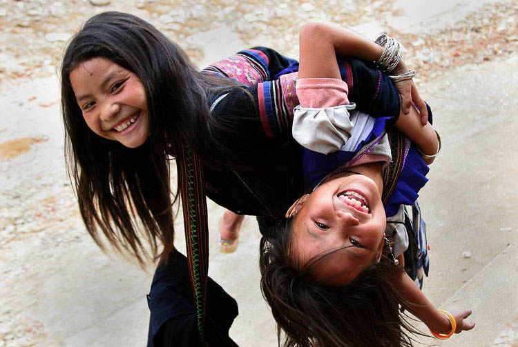 Tribe_Hmong_-_girls