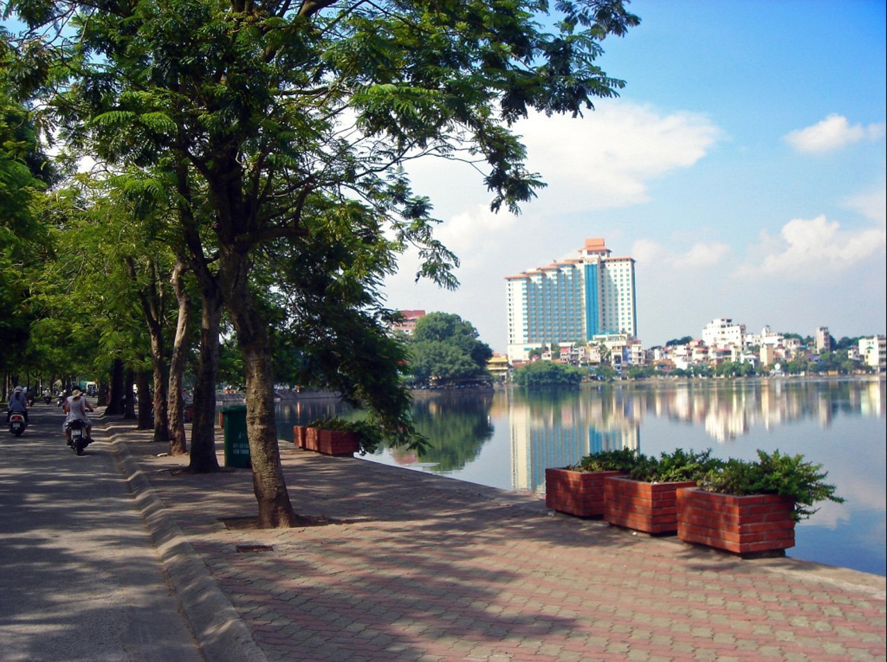 hanoi_Boulevard__High-rise_and_Lake